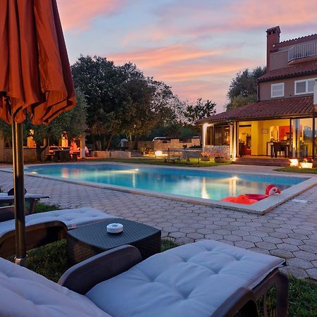 Guesthouse "Barboska" - Big Outdoor Swimming Pool & Private Tennis Court Vodnjan Eksteriør billede