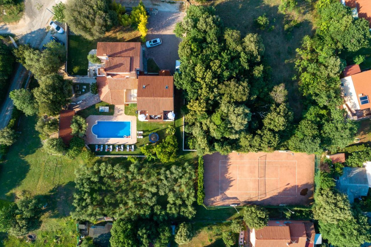 Guesthouse "Barboska" - Big Outdoor Swimming Pool & Private Tennis Court Vodnjan Eksteriør billede