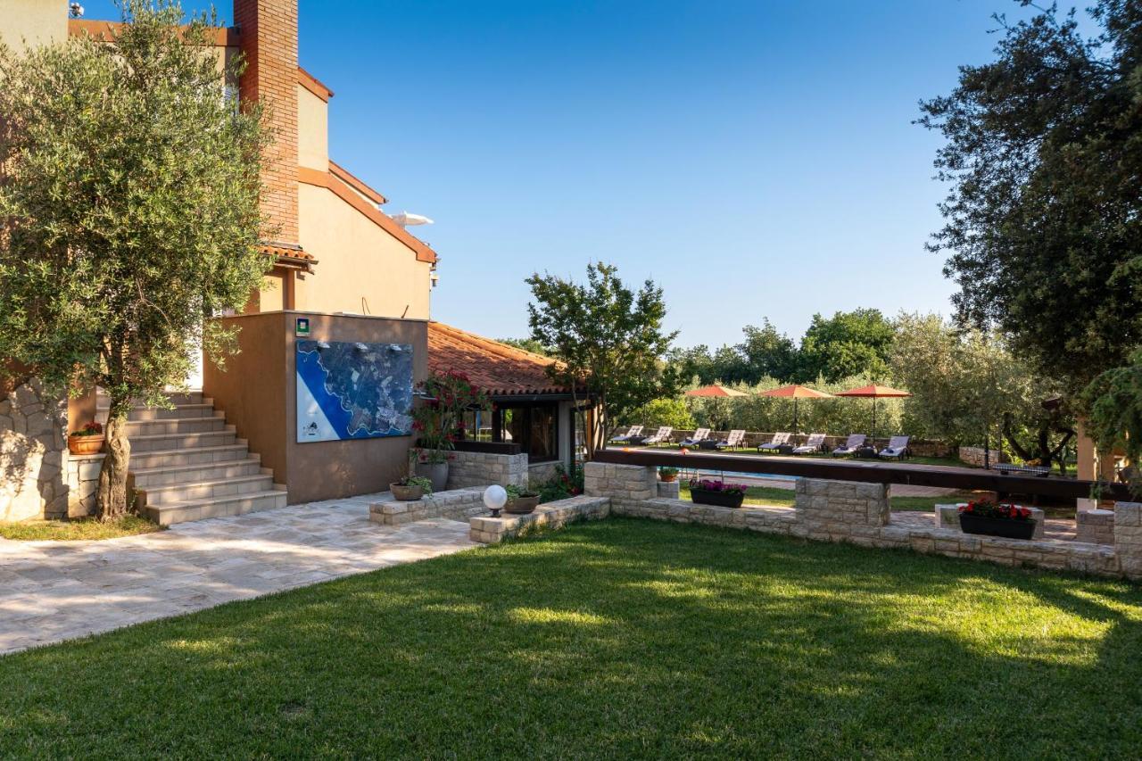Guesthouse "Barboska" - Big Outdoor Swimming Pool & Private Tennis Court Vodnjan Eksteriør billede