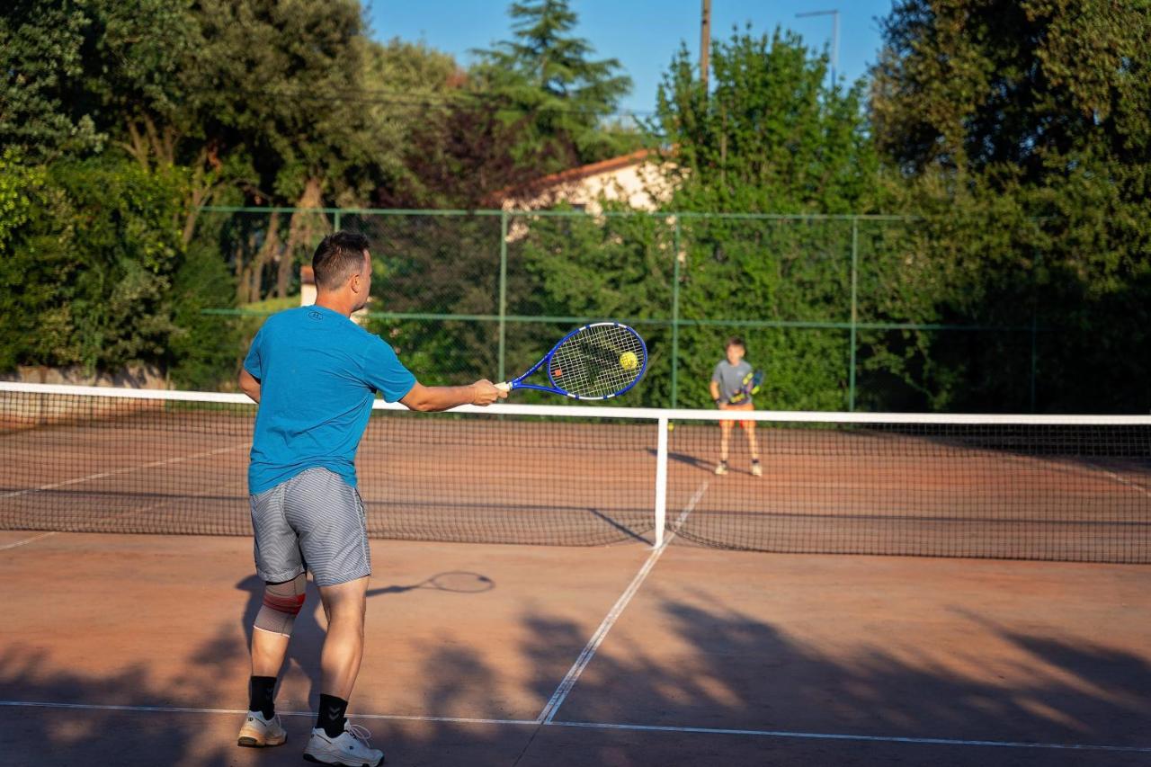 Guesthouse "Barboska" - Big Outdoor Swimming Pool & Private Tennis Court Vodnjan Eksteriør billede
