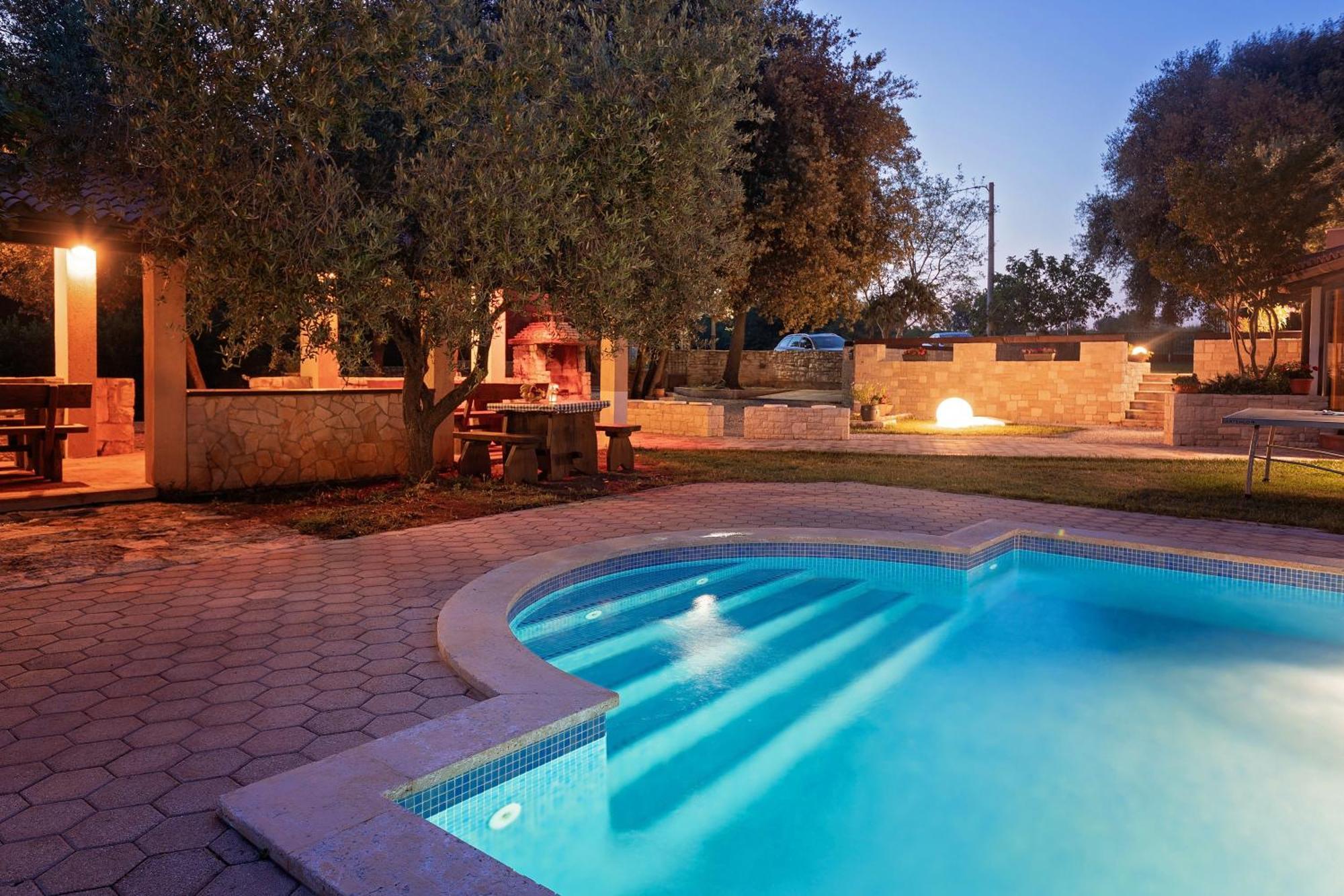 Guesthouse "Barboska" - Big Outdoor Swimming Pool & Private Tennis Court Vodnjan Eksteriør billede
