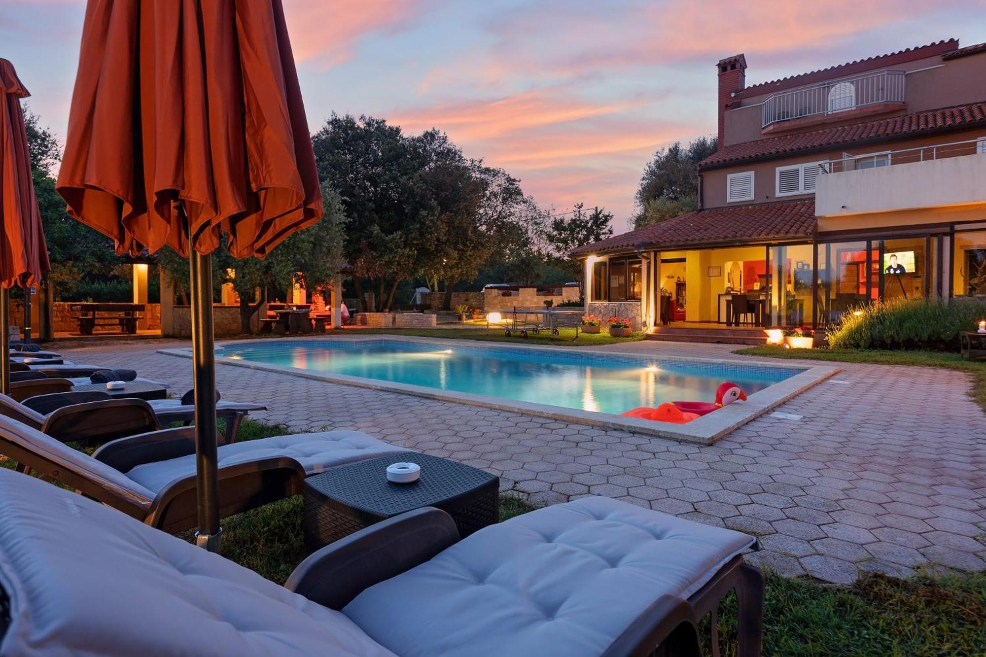 Guesthouse "Barboska" - Big Outdoor Swimming Pool & Private Tennis Court Vodnjan Eksteriør billede