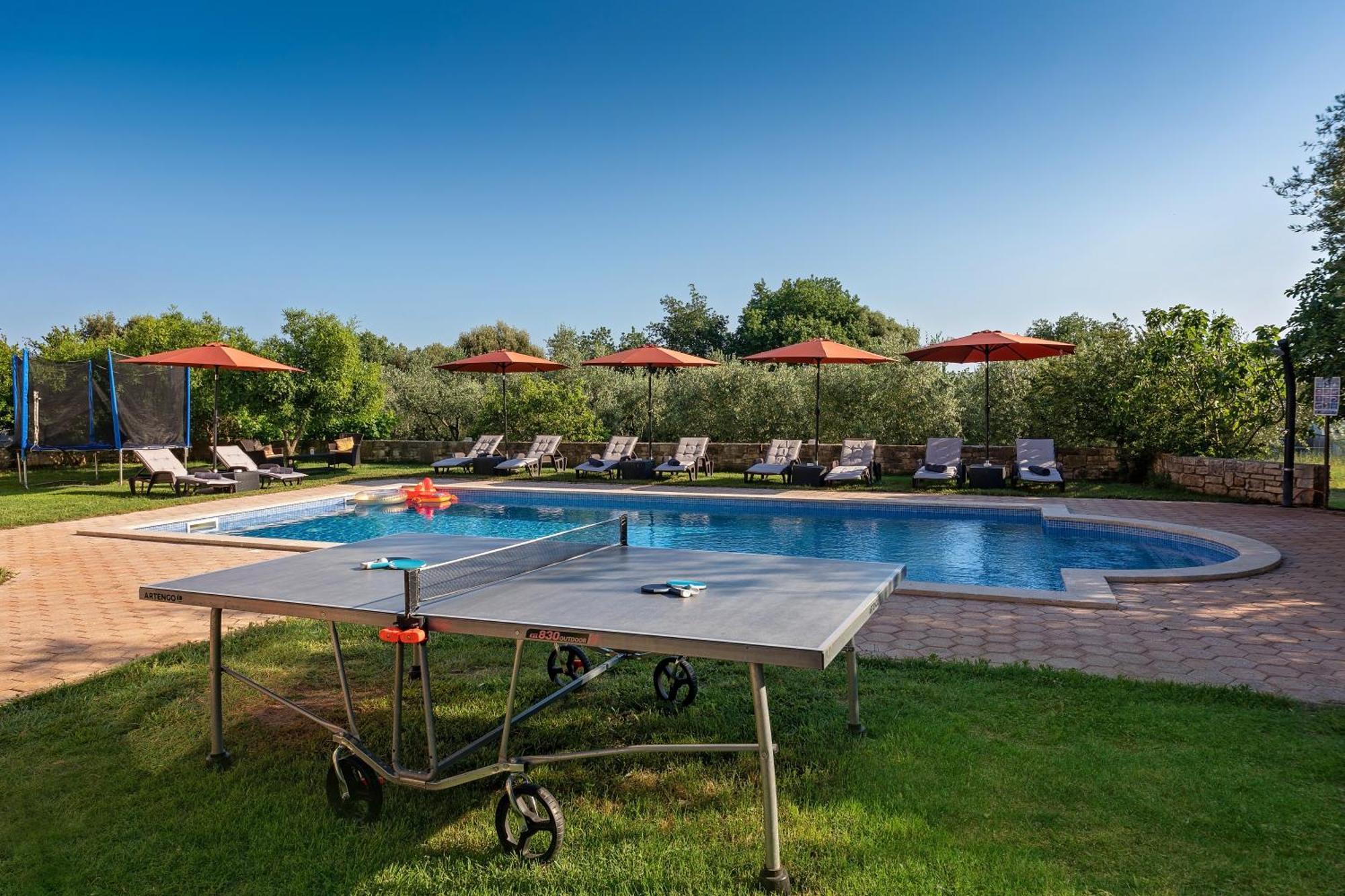 Guesthouse "Barboska" - Big Outdoor Swimming Pool & Private Tennis Court Vodnjan Eksteriør billede