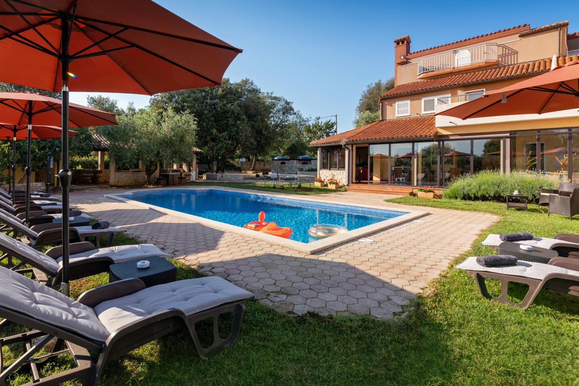 Guesthouse "Barboska" - Big Outdoor Swimming Pool & Private Tennis Court Vodnjan Eksteriør billede