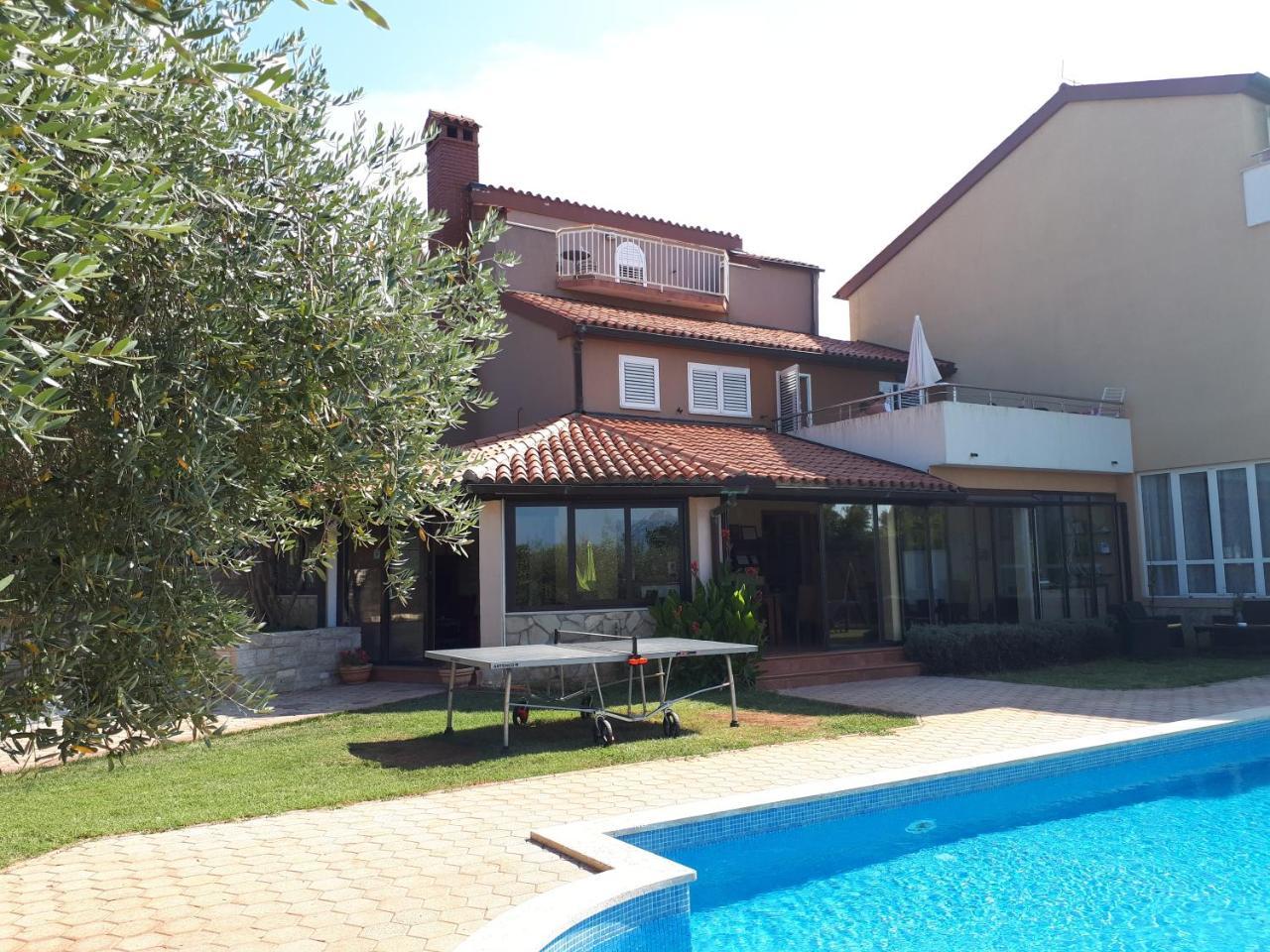 Guesthouse "Barboska" - Big Outdoor Swimming Pool & Private Tennis Court Vodnjan Eksteriør billede